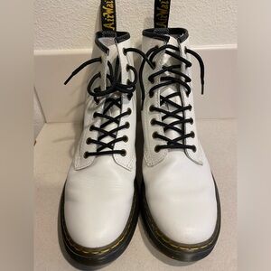 Dr. Martens Combat Boots‎ Women’s White Leather Zavala 8 Eye Lace Up Boot Size 9